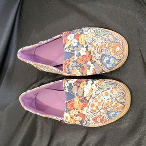 Colorful Floral Toms slip on shoe, barely worn. Floral pattern. Sz. 9
